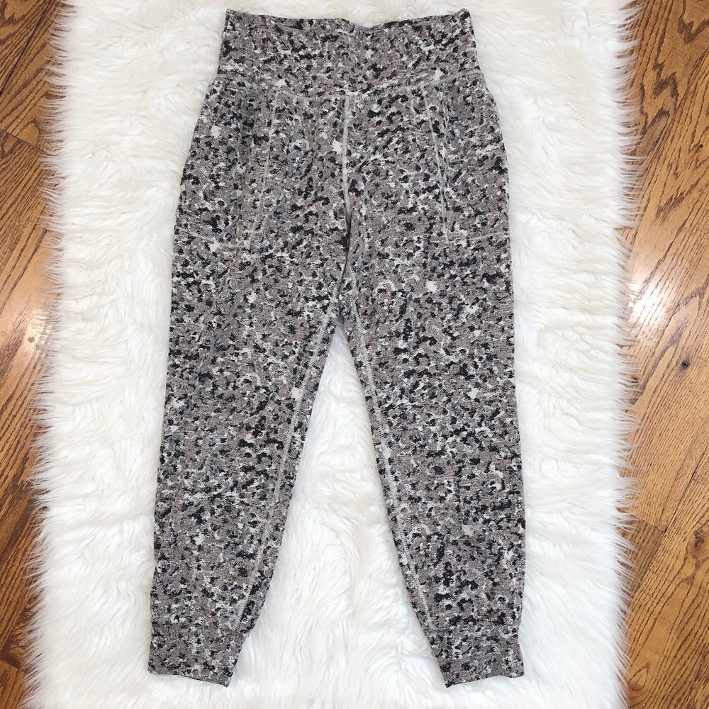 ATHLETA Salutation Textured Jogger in Meadow Decadent Chocolate L - Picture 2 of 15